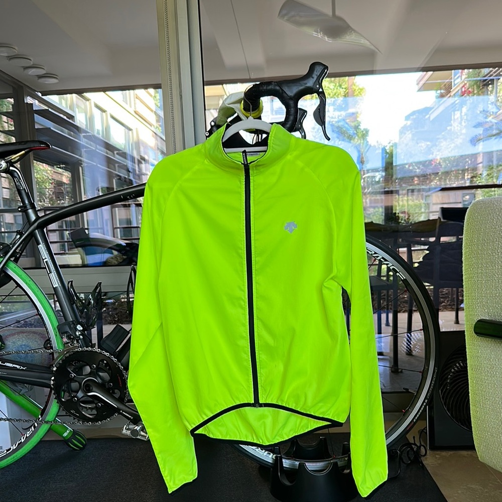 Descente Green Windbreaker Athletic Cycling Jacket